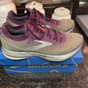 Brooks Women Levitate 2